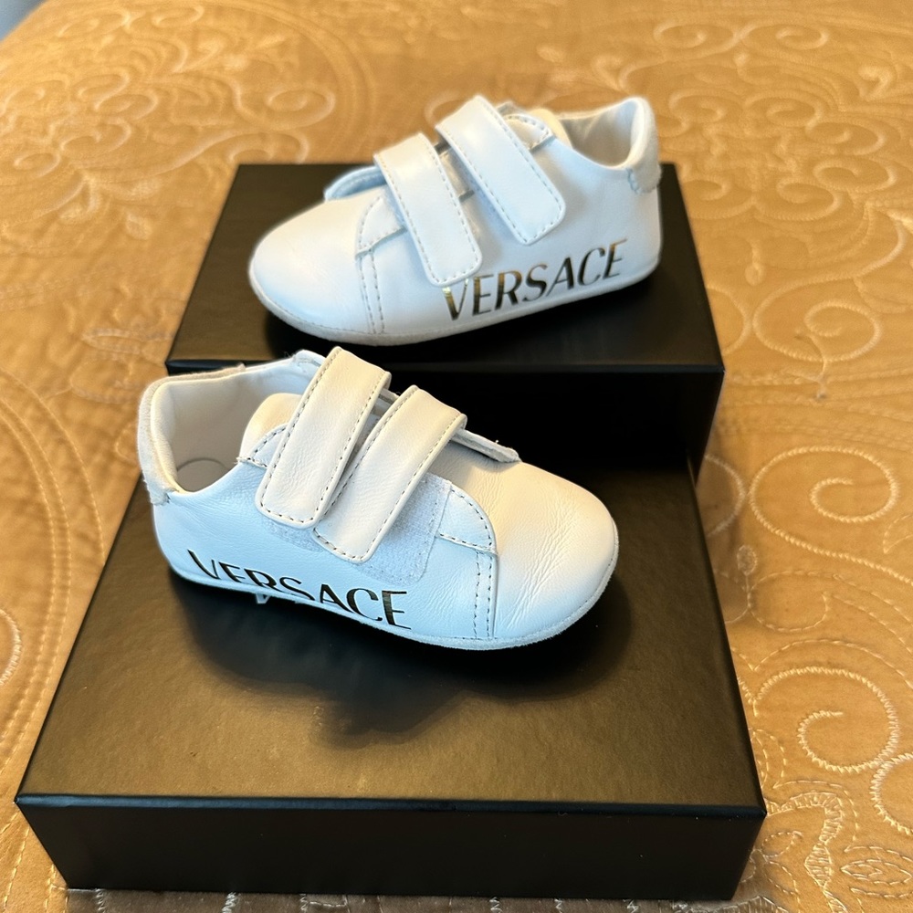 Baby Versace sneakers in white! Versace logo in gold color! Size 19 (3.5 US)